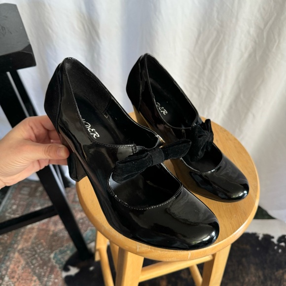 Bumper 🖤 women’s Mary Jane heels with a strap and a velvet bow size 8.5 - Picture 10 of 12